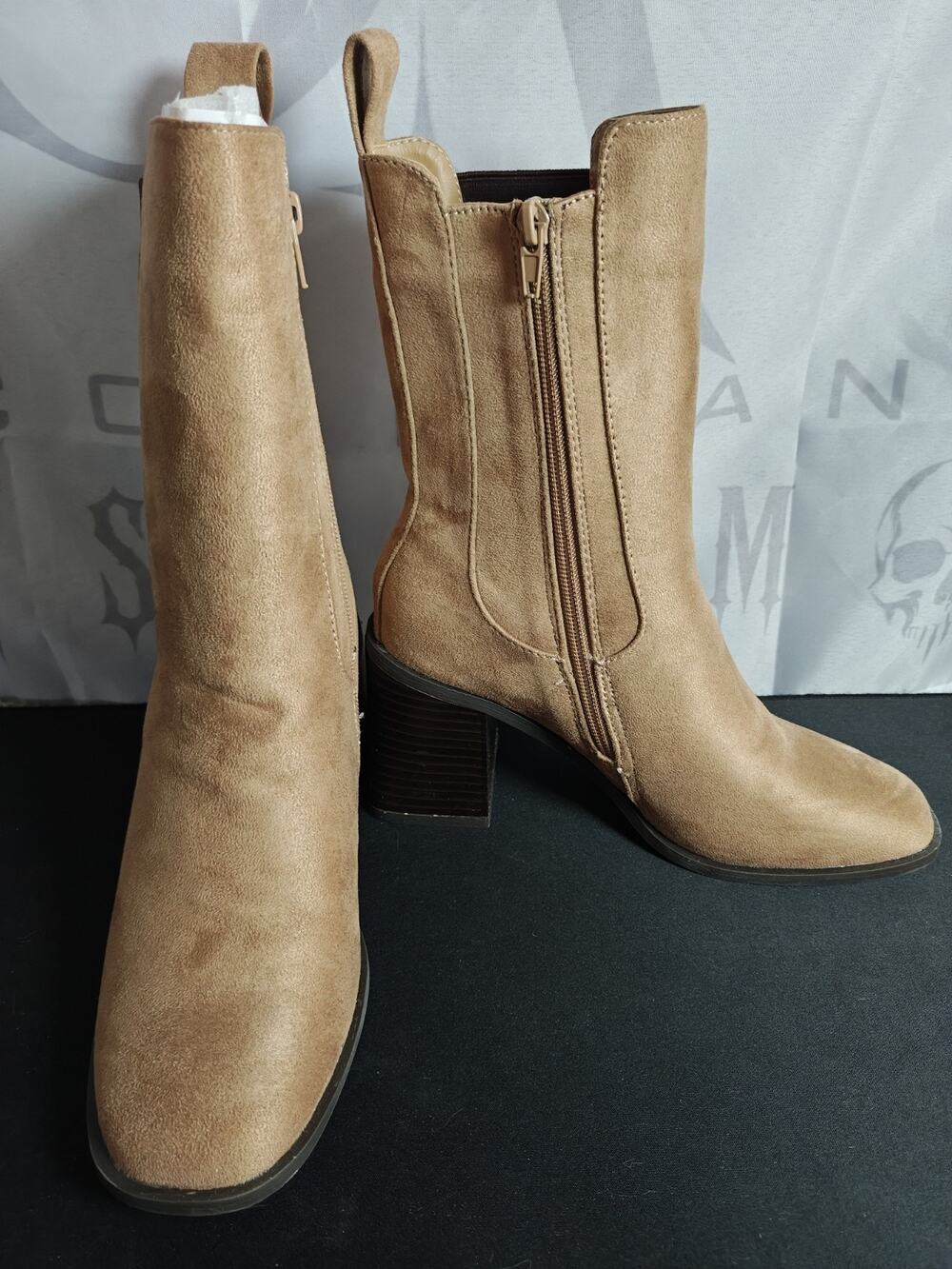 Journee Collection $110 Women's 6.5 Kaydia Block Heel Square Toe Boot Zipper New
